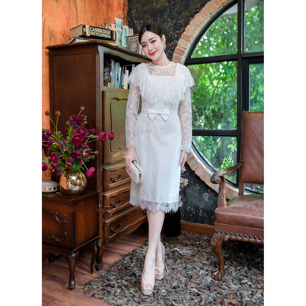 kudapy เดรสสั้นสีขาว ผ้าลูกไม้ฝรั่งเศส ลูกไม้นิ่มดีไซส์สวยหวานม ดีเทลคลุมไหล่ระบาย