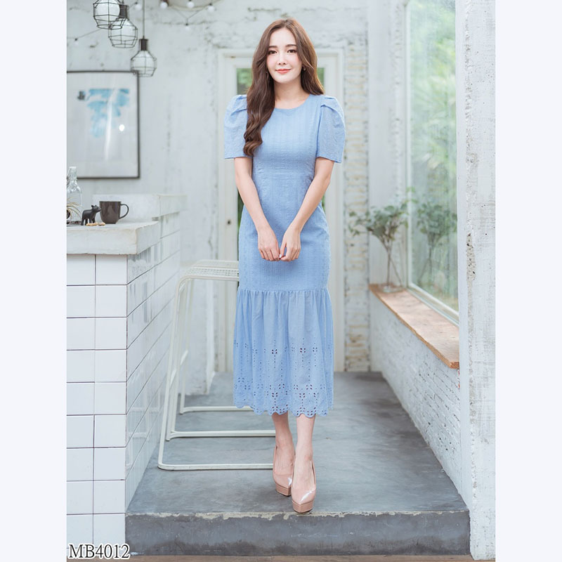 kudapy เดรสยาวคอกว้างสีชมพู แขนพองจั้มจับจีบ ผ้าฉลุเกาหลีสวยน่ารักดูดีมากๆ