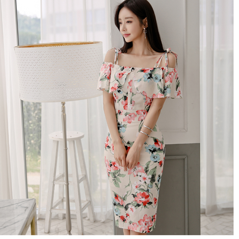 kudapy เซ็ต2ชิ้น เสื้อ+กระโปรงสองชิ้นสีครีมลายดอก สไตล์หวานๆพิมพ์ลายดอก เปิดไหล่ ระบายรอบไหล่ ผ้าโพลีเอสเตอร์ ทรงดินสอเอวดินสอเอวสูง