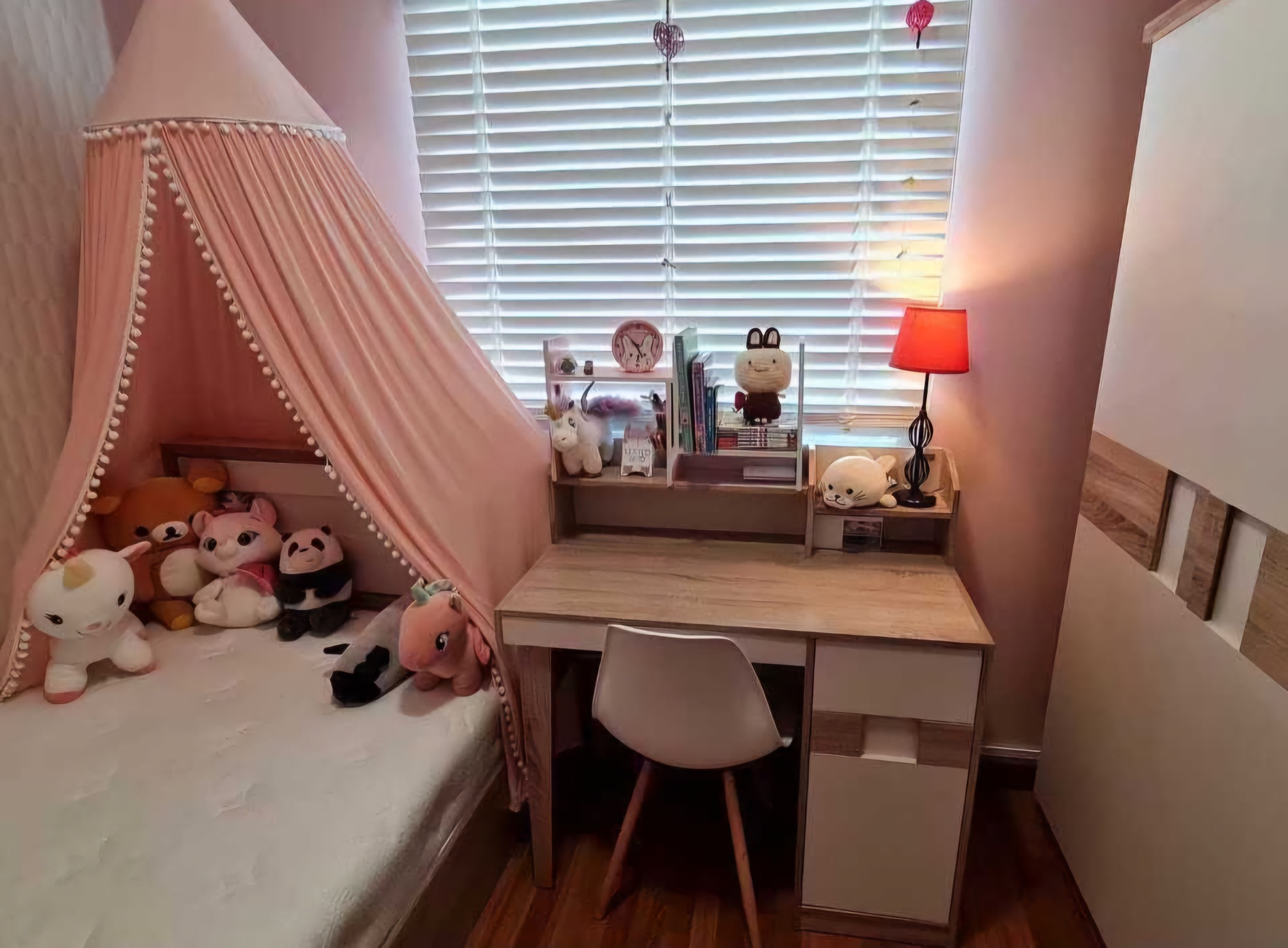 ให้เช่าเช่าบ้านทาวน์โฮม (The Connect ) เดอะคอนเนค รามอินทรา-มีนบุรี 2 ราคาเช่า 26,000 บาท/เดือน (สัญญารายปี) 17.80 ตรว. พื้นที่ใช้สอย 52 ตรม. 3 ห้องนอน 2 ห้องน้ำ 2 ที่จอดรถ