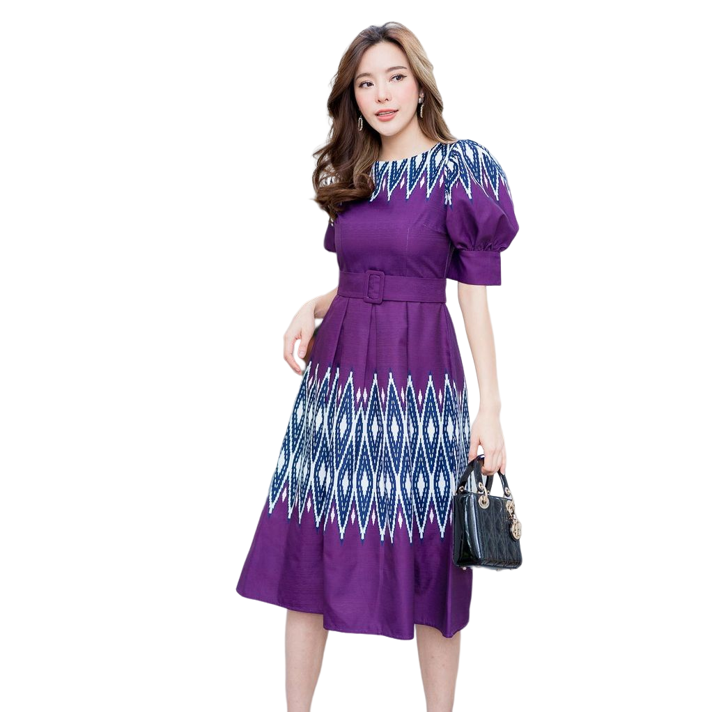 kudapy เดรสผ้าไทยยาวคลุมเข่าสีเขียวมิ้นท์/สีม่วง/สีชมพู เดรสคอกลมแขนตุ๊กตาเข็มขัดรัดเอวลายไทย