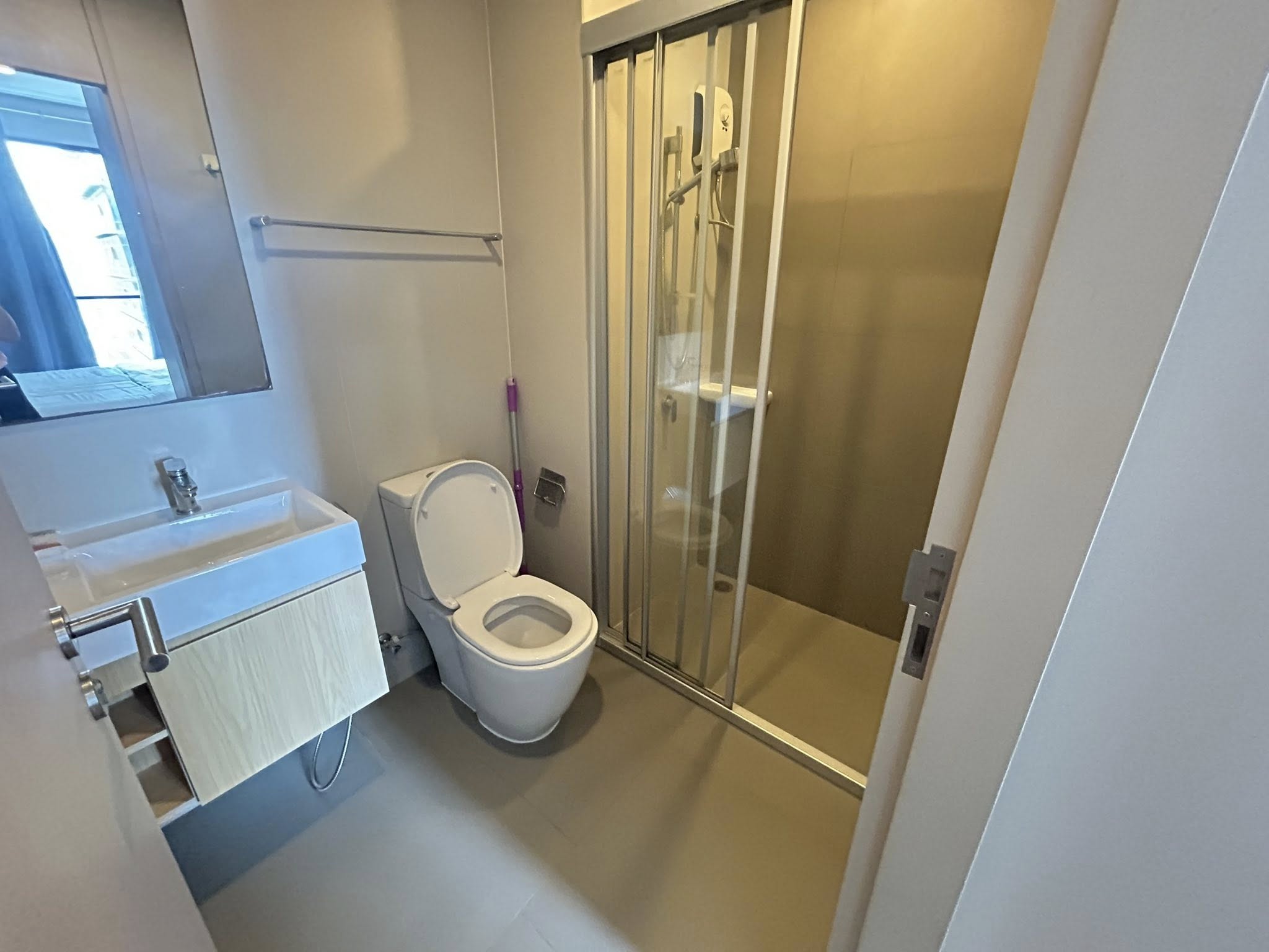 ให้เช่าคอนโด Lumpini Suite Phetchaburi - Makkasan (ลุมพินี สวีท เพชรบุรี - มักกะสัน) โซนพื้นที่ MRT เพชรบุรี ห้องแบบ 1ห้องนอน / 1ห้องน้ำ · ขนาดห้อง 32 ตรม. ชั้น 27