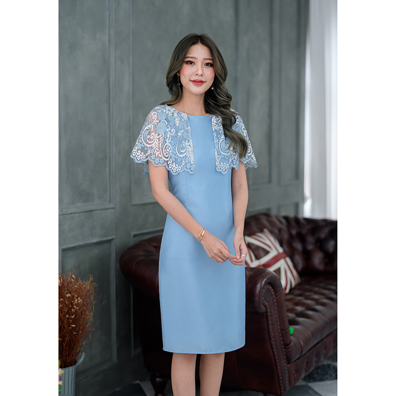 kudapy เดรสสั้นสีแดงเลือดหมู/สีฟ้า/สีกรม/สีชมพู เดรสผ้าไหมญี่ปุ่นดีไซน์ช่วงบนเป็นแบบงานผ้าลูกไม้เงาปักลาย ดีไซน์คลุมไหล่ระบายแบบเก๋ๆ