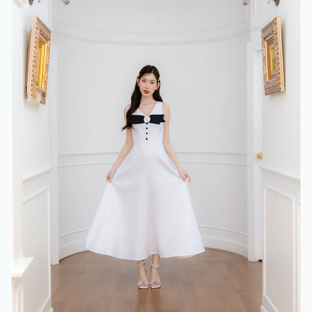 kudapy เดรสยาวสีขาว/สีชมพู+โบว์ดอกไม้ติดอกใส่เที่ยว ออกงานสวยดูดี