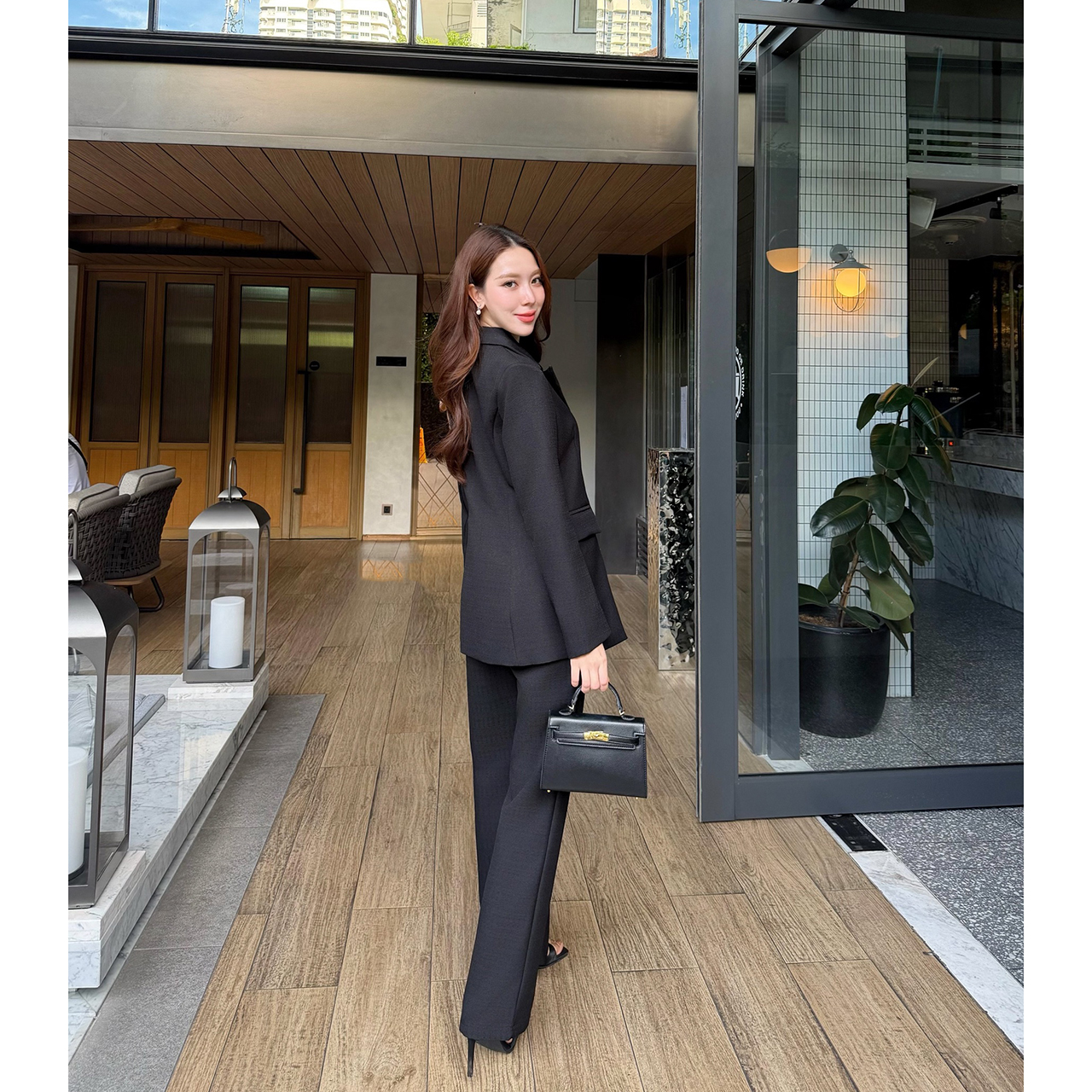 kudapy เซ็ทสูท ผ้าทอชนิดพิเศษ ยับยาก อัดกาวทั้งชุด เสื้อสูททรงทันสมัยออกออกแบบให้มีทรงยาวเข้ารูป