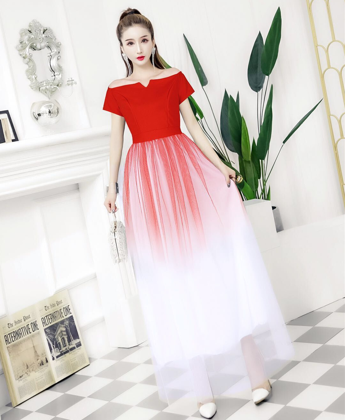 ชุดราตรีสีแดง ดีไซน์เปิดไหล่ ปิดต้นแขน แขนเสื้อสั้น กระโปรงไล่สี