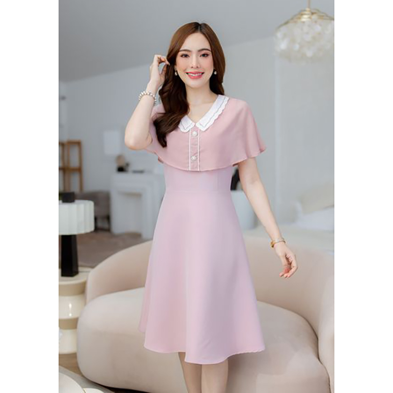 kudapy เดรสสั้นสีชมพู/สีโอรสครีม คอปกปักฉลุ ไหล่ชีฟอง สวยหวานลงตัว เป็นคอปกสีขาวปักฉลุ มีดีเทลแต่กระดุมมุกกุ้นขอบ