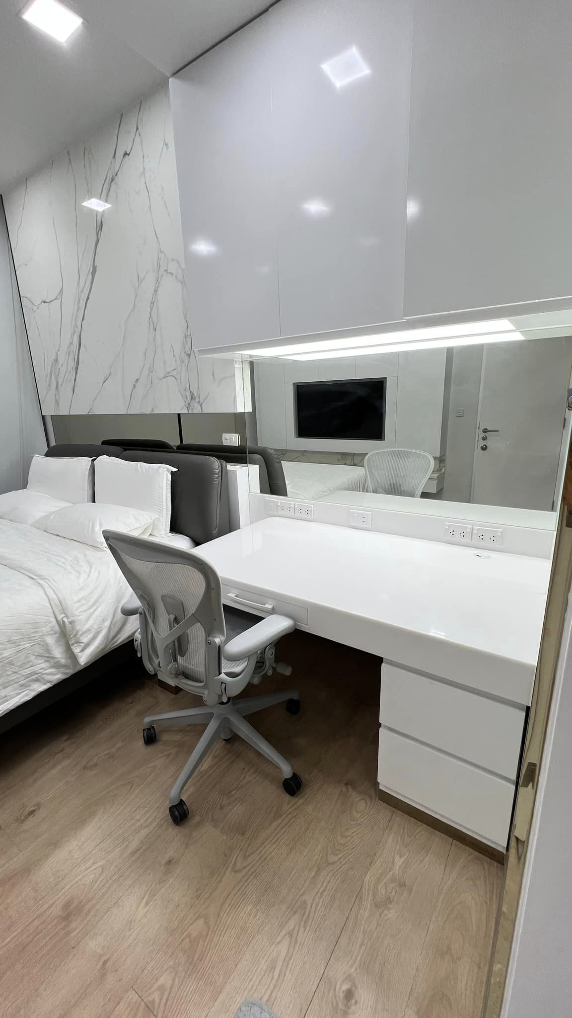 ปล่อยเช่าคอนโด โนเบิล บี 19 (Noble BE19) - 2ห้องนอน 2ห้องน้ำ 1ห้องนั่งเล่น - ใกล้ BTS อโศก MRT สุขุมวิท / Terminal 21 - ขนาดห้อง 61 ตรม. ชั้น 4