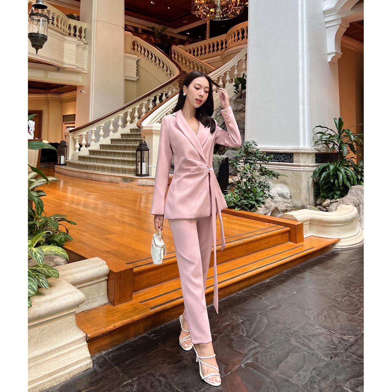 kudapy ชุดเซ็ทเสื้อสูททรงทันสมัย+กางเกง เสื้อแต่งจับจีบเพื่อให้ดูผอมเพรียม ด้านในเสื้อติดแป๊ก2 เม็ด