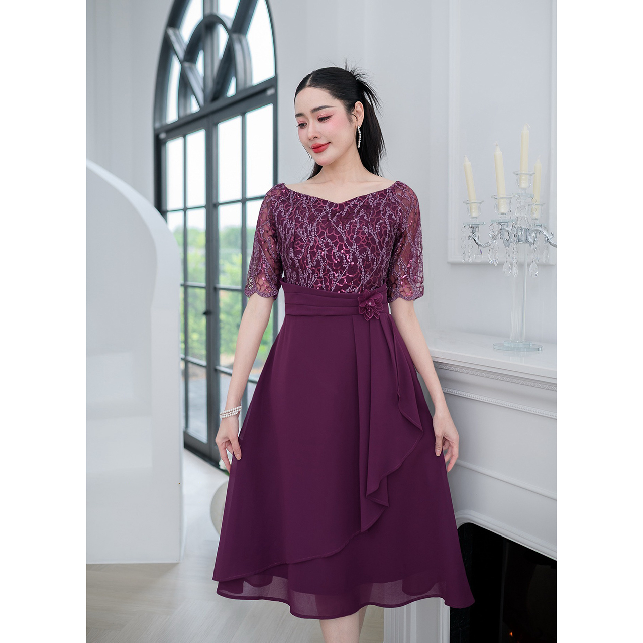 kudapy เดรสลูกไม้ทอผสมดิ้นแต่งเลื่อม งานเดรสออกงานรุ่นสวยหวาน ดีไซน์คอปาดโชว์คอ ช่วงกระโปรงเป็นงานผ้าชีฟอง