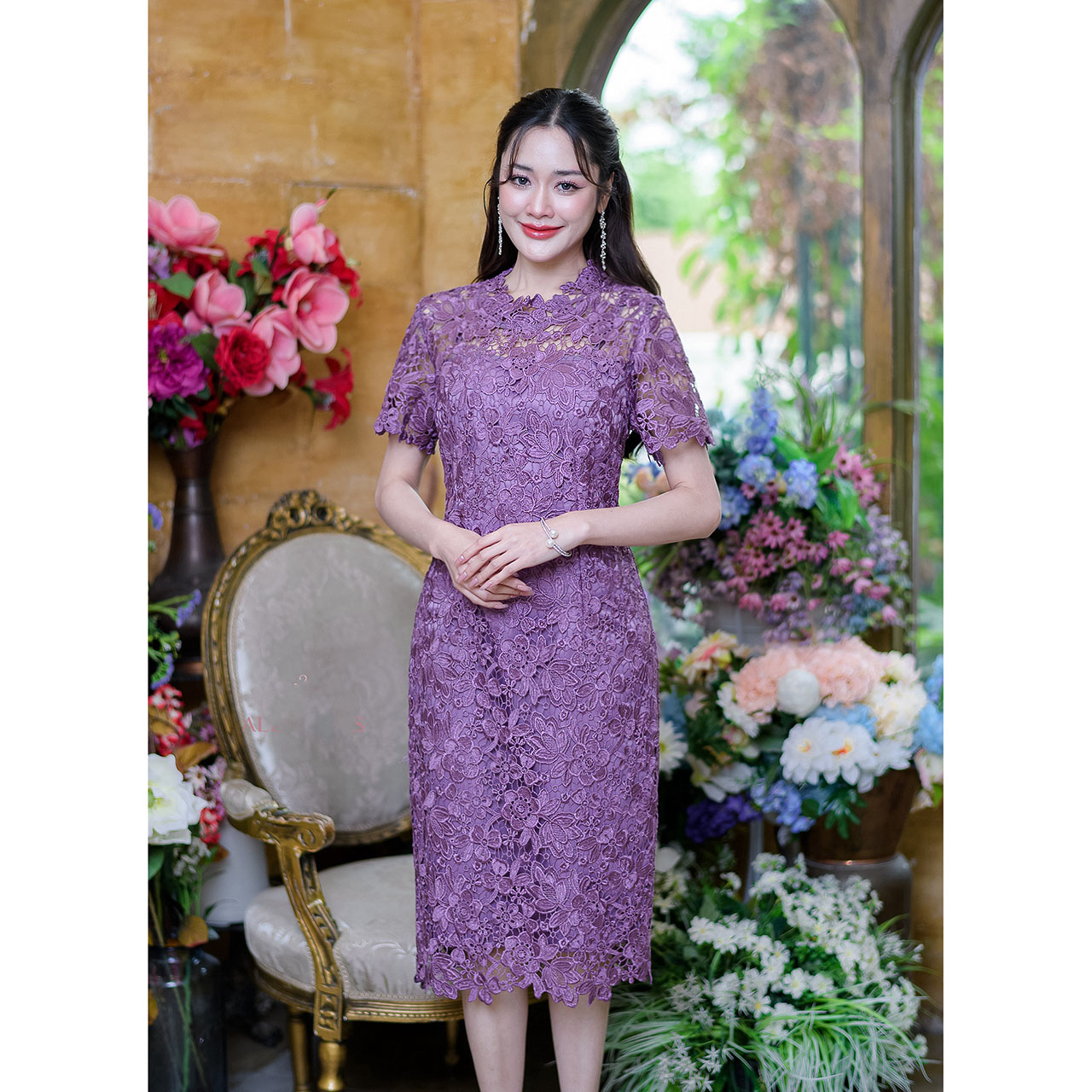 kudapy เดรสสั้นสีชมพูกะปิ/สีม่วงเผือก ลูกไม้เกรดสวยพรีเมี่ยม ลายดอกไม้ ดีไซน์เปิดอกบนให้เป็นซีทรู