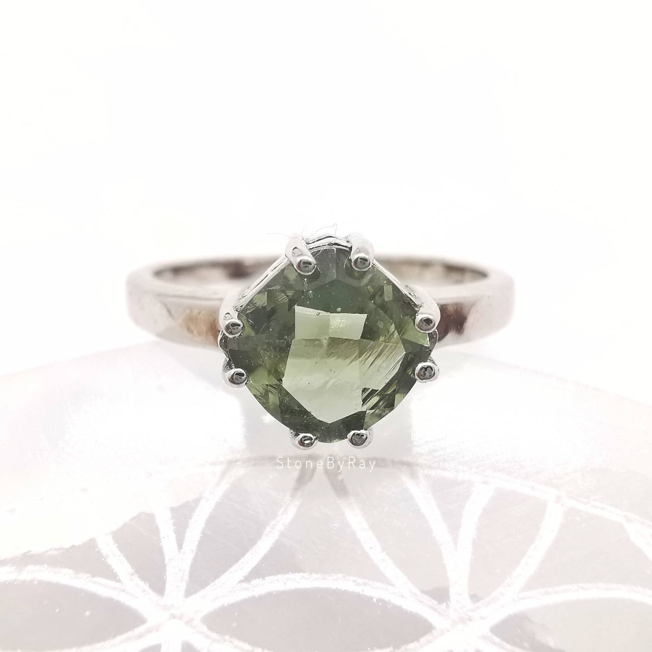 แหวนเงินสะเก็ดดาวโมดาไวต์(Moldavite)