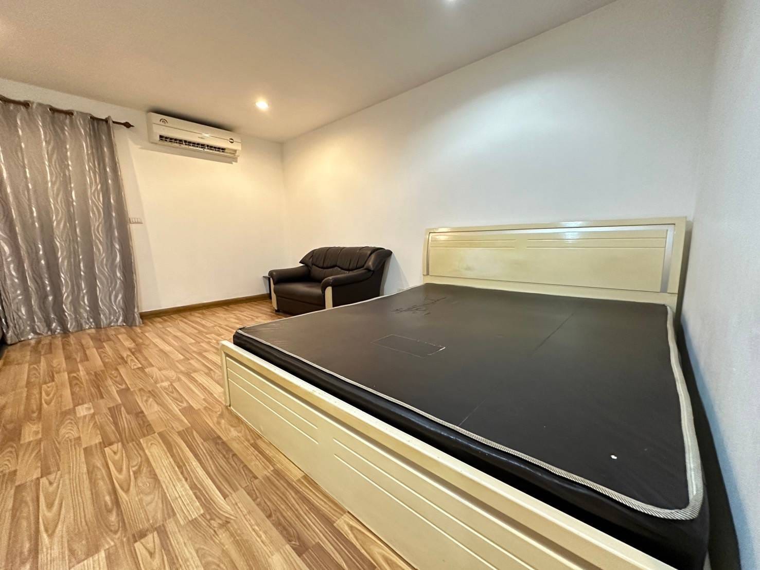 ปล่อยเช่าคอนโด Regent Home 15 แจ้งวัฒนะ (รีเจ้นท์ โฮม 15 แจ้งวัฒนะ) - เฟอร์เครื่องใช้ไฟฟ้าครบครั้น - การเดินทาง: BTS MRT วัดพระศรีมหาธาตุ