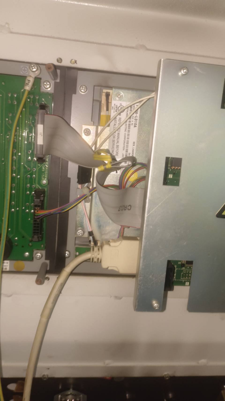 เปลี่ยนหน้าจอเครื่อง cnc controller Mitsubishi M64s ตัวนี้จอ LCD mono ขาวดำ