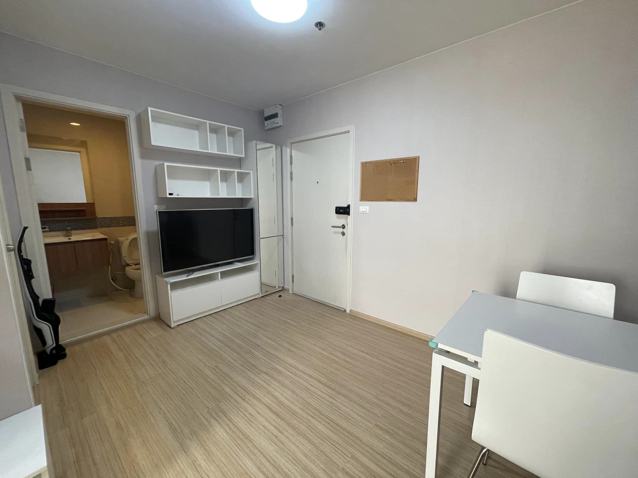 ปล่อยเช่า Fuse Sense' Bangkae - ฟิวส์ เซนเซ่ บางแค - โซนพื้นที่ MRT หลักสอง 1ห้องนอน 1ห้องน้ำ 1ห้องนั่งเล่น - ขนาดห้อง 30.6 ตรม. ชั้น 19 - ให้เช่า 9,500 ต่อเดือน