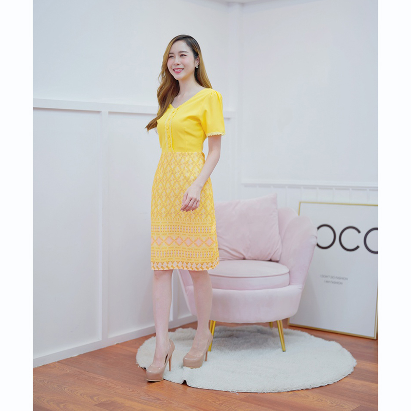 kudapy เดรสสั้นสีชมพู/สีเหลือง/สีเทา แต่งลูกไม้กระโปรงลายไทย