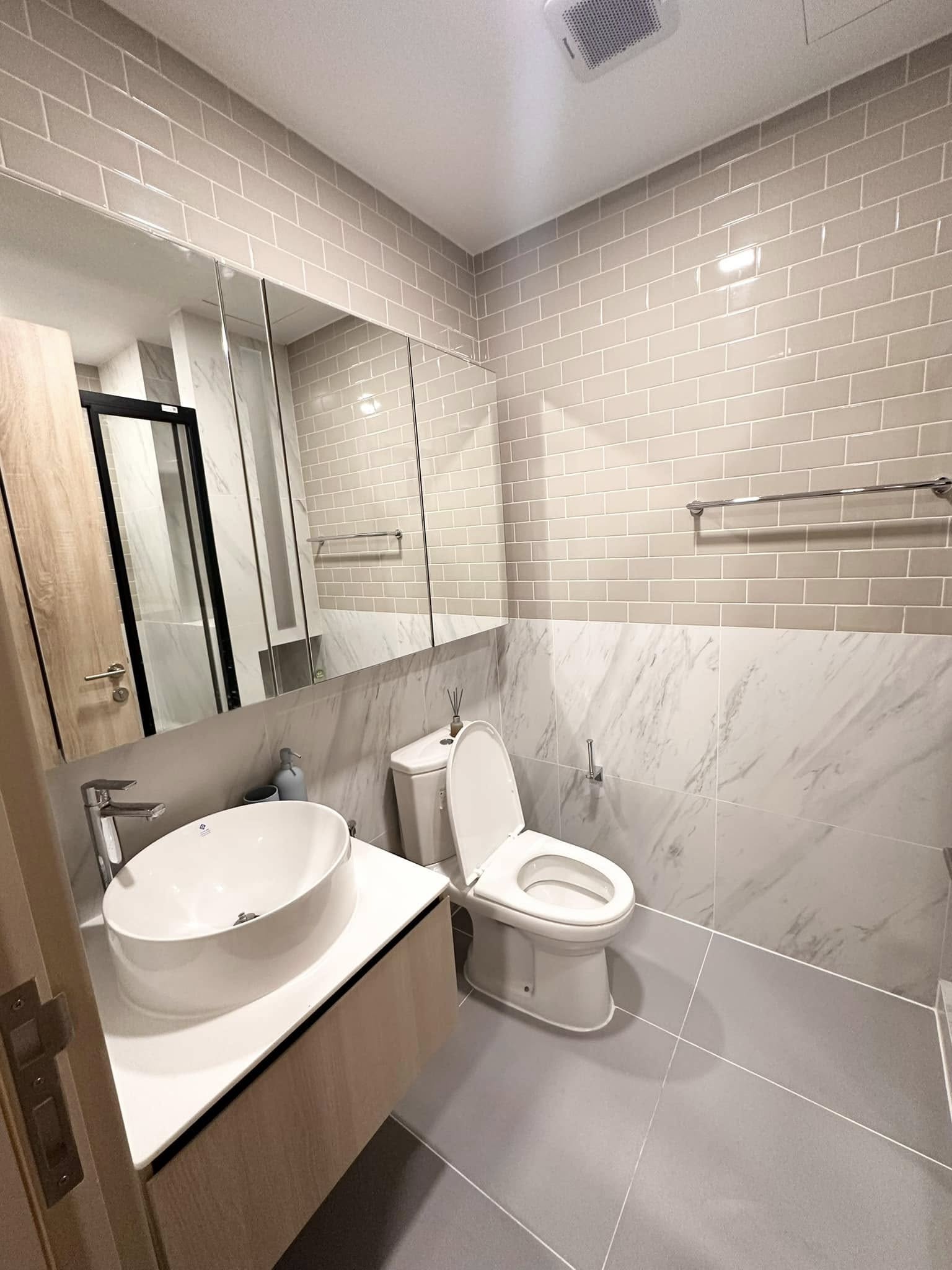 ห้องใหม่ปล่อยเช่า xt phayathai (เอ็กซ์ที พญาไท) - โซนพื้นที่ BTS พญาไท 1ห้องนอน 1ห้องน้ำ - ขนาดห้อง 42 ตรม. ชั้น 10 ตึก B - ให้เช่า 24,000 ต่อเดือน