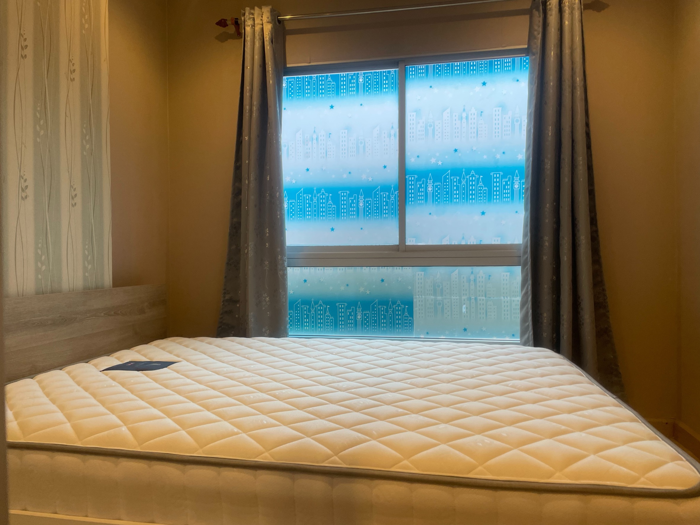 ขายด่วนคอนโด The Kith Tiwanon (เดอะ คิทท์ ติวานนท์) โซนพื้นที่ MRTแยกปากเกร็ด / ตรงข้าม รร.สวนกุหลาบ 📍 ห้องแบบ 1ห้องนอน / 1ห้องน้ำ · ขนาดห้อง 27.89 ตรม. ชั้น 4 ห้องเลขที่ 180/240