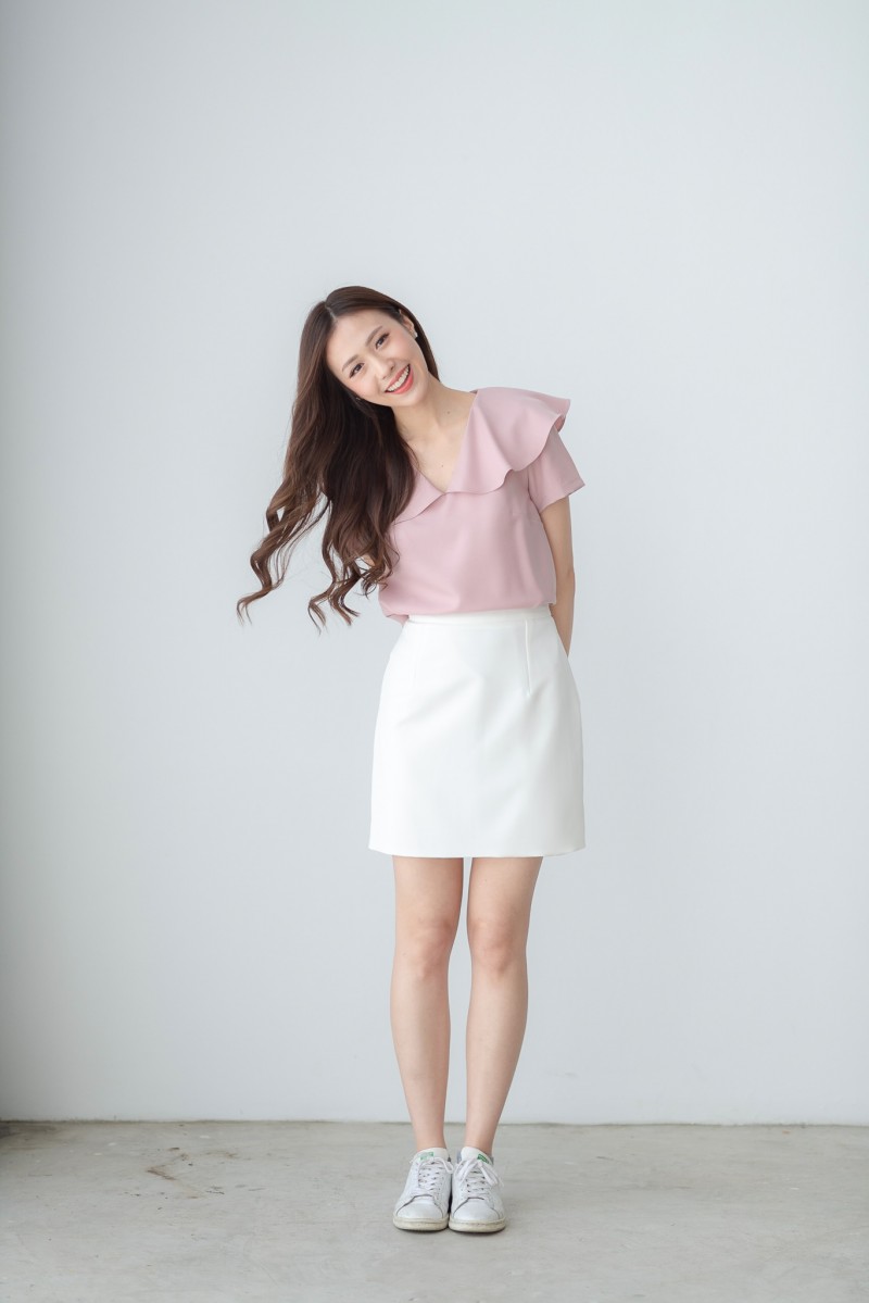 kudapy เสื้อสีเทาฟ้า ชมพู ดำ ขาว คอระบายคอทรงพลิ้ว รุ่นนี้น่ารักสไตล์ญี่ปุ่น (เฉพาะเสื้อ)