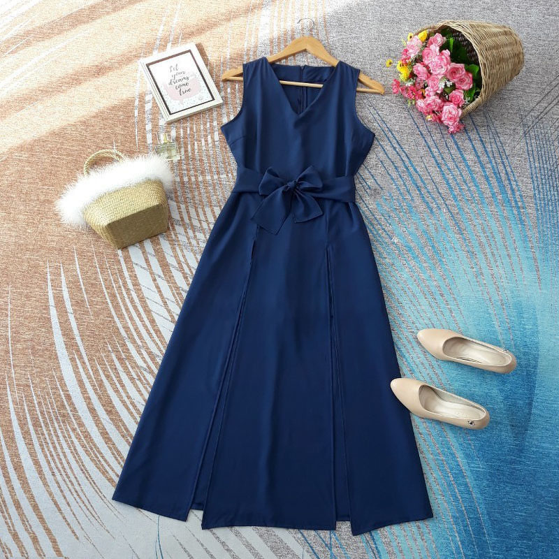 kudapy จั๊มสูทขาสั้นสีแดง ขาว ครีม กรม น้ำตาล ดำ คอวีแขนกุด ดีเทลแต่งผ่ายาวผ่าด้านหน้า ขาสั้นด้านใน มีซิปซ่อนด้านหลัง มีเชือกแยกสำหรับผูกเอว 1 เส้น