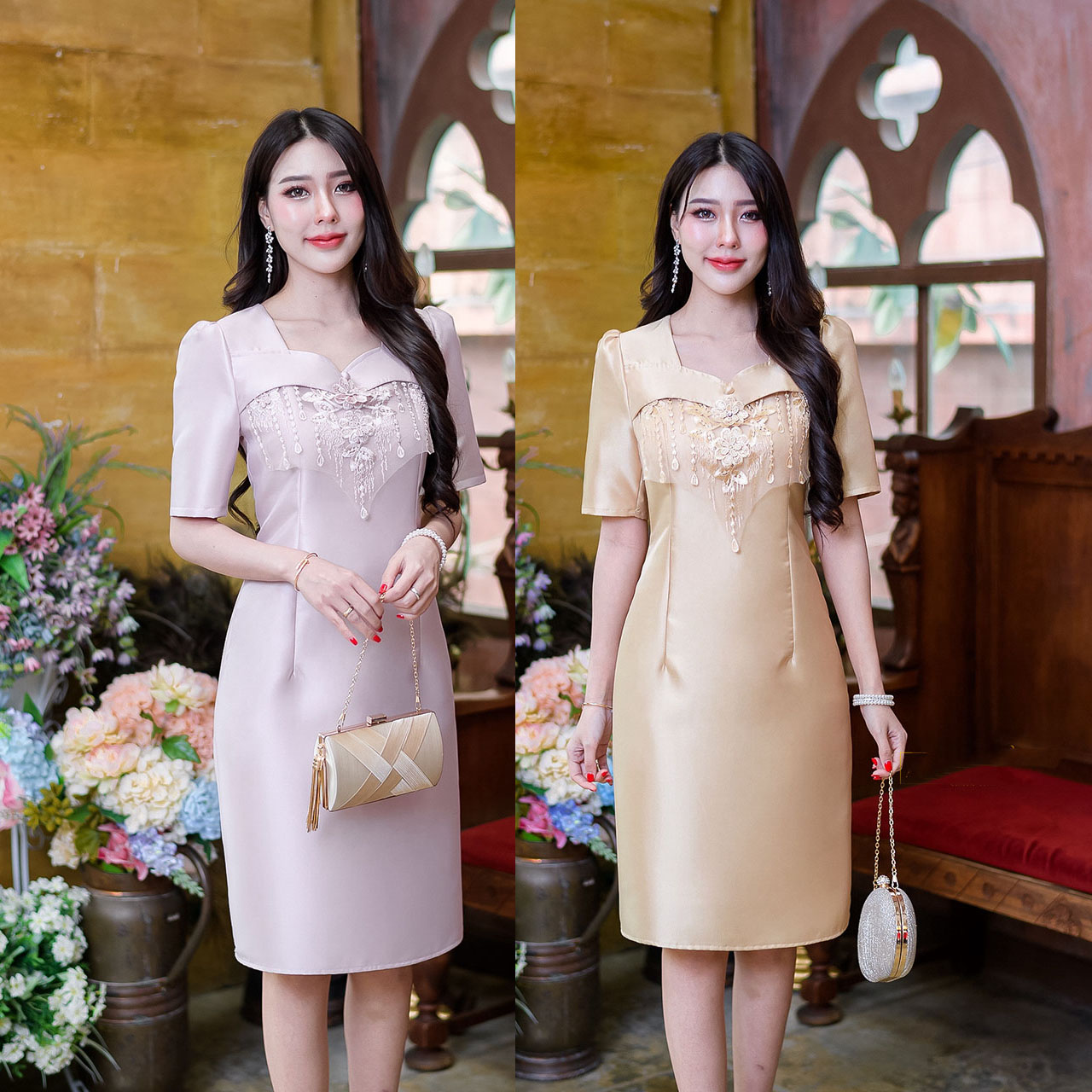 kudapy เดรสสั้นสีชมพูอ่อน/สีทอง ผ้าไหม ทรงสวยเป็นคอเคิพ อกแต่งกระดุมปั้ม และแต่งดอกไม้ตกแต่งระบายด้านหน้า มีเพชรประดับเป็นเกสรดอกไม้