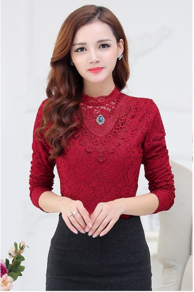 kudapy เสื้อลูกไม้สีแดง สีขาว ไสตล์เกาหลี ทรงเข้ารูปคอตั้งแต่งลูกไม้และคริสตัลช่วงหน้าอก งานลูกไม้ทั้งตัวมีซับใน