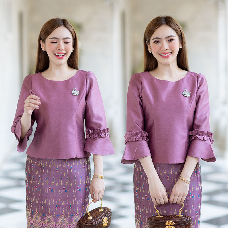 kudapy kudapy เสื้อสีม่วง/สีชมพูกะปิ/สีเทา /สีดำ/สีชมพู เนื้อผ้าทอสวย เนื้อเบา ใส่สบายผิว มีลายเส้นในตัว ใส่คู่กับ ผ้าไทยลายแพรวา หรือ ผ้าลายกวินตาทอสอดดิ้นหรูหรา อัดกาว อยู่ทรง ใส่สวยตามแบบ