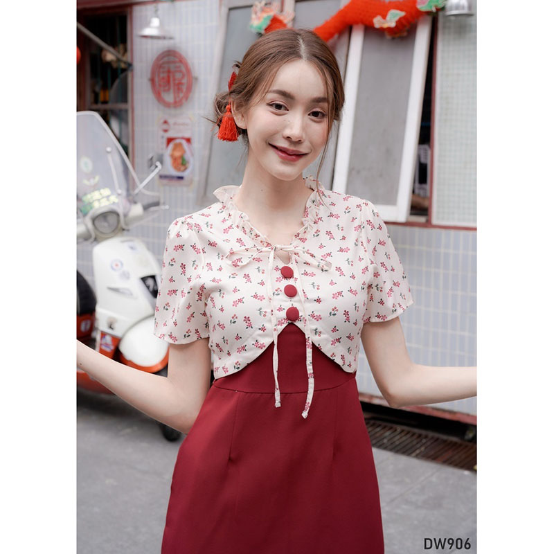 kudapy เดรสสั้นสีแดง ท่อนบนลายดอกแต่งโบว์ระบาย