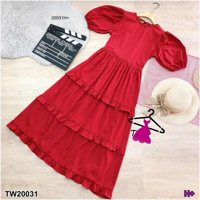 kudapy แม็กซี่เดรสยาว แขนพองผูกคอหลัง มีผูกเอว ผ้าไหมอิตาลี่สีพื้น แต่งระบาย 3 ชั้น ใส่เที่ยว