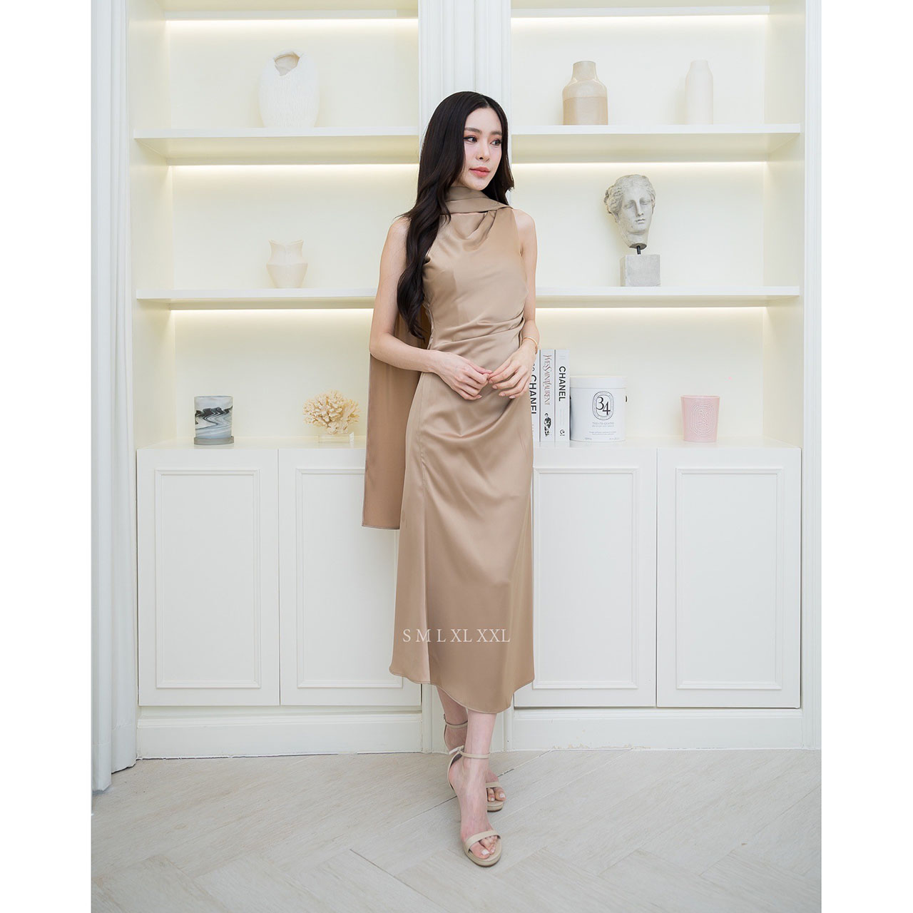 kudapy เดรสยาวแขนกุด มาพร้อมผ้าคลุมไหล่สวยเก๋ ชุดไปงานแต่งงาน ชุดออกงาน ชุดเพื่อนเจ้าสาว ผ้าเครปซาติน