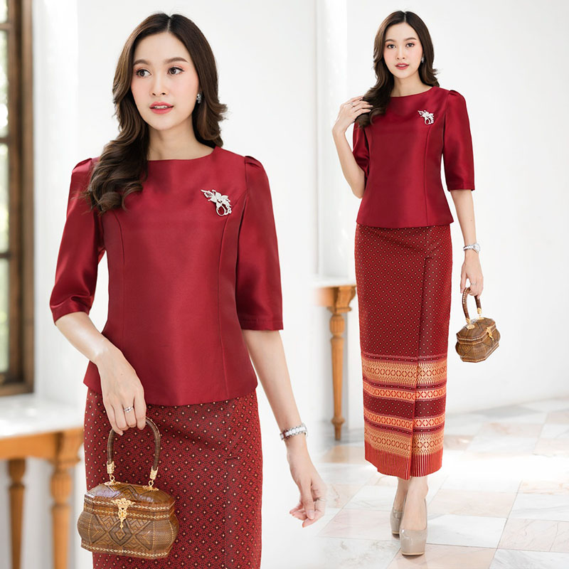 kudapy ชุดเซ็ทเสื้อ+ผ้าถุงสีแดง/สีขาว/สีเหลืองทอง/สีพิ้งค์โกลค์ ผ้าไหมญี่ปุ่นเนื้อทราย ตัวเสื้ออัดกาวทั้งตัวมีซับใน คอปาดแขนจับจีบ มีชิปหลังใส่สบาย