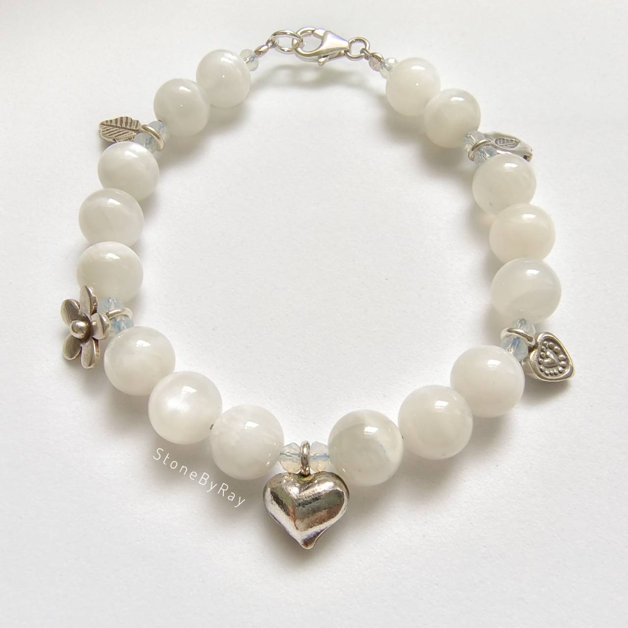 สร้อยข้อมือหินมูนสโตนดีไซน์กับจี้เงินแท้ Moonstone