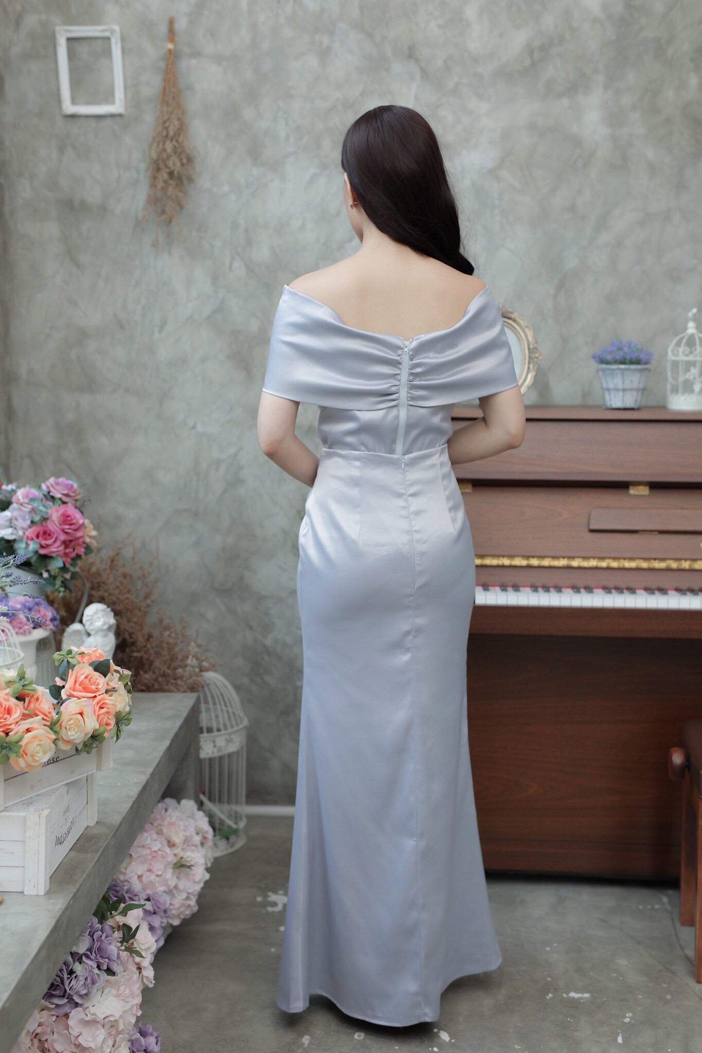 Set 2 ชิ้น เสื้อเปิดไหล่สีเทา+กระโปรงยาวทรงหางปลา ตัวเสื้อใช้ผ้าวาเลนติโน่ผสมซิมเมอร์สีพื้นเกรดพรีเมี่ยม