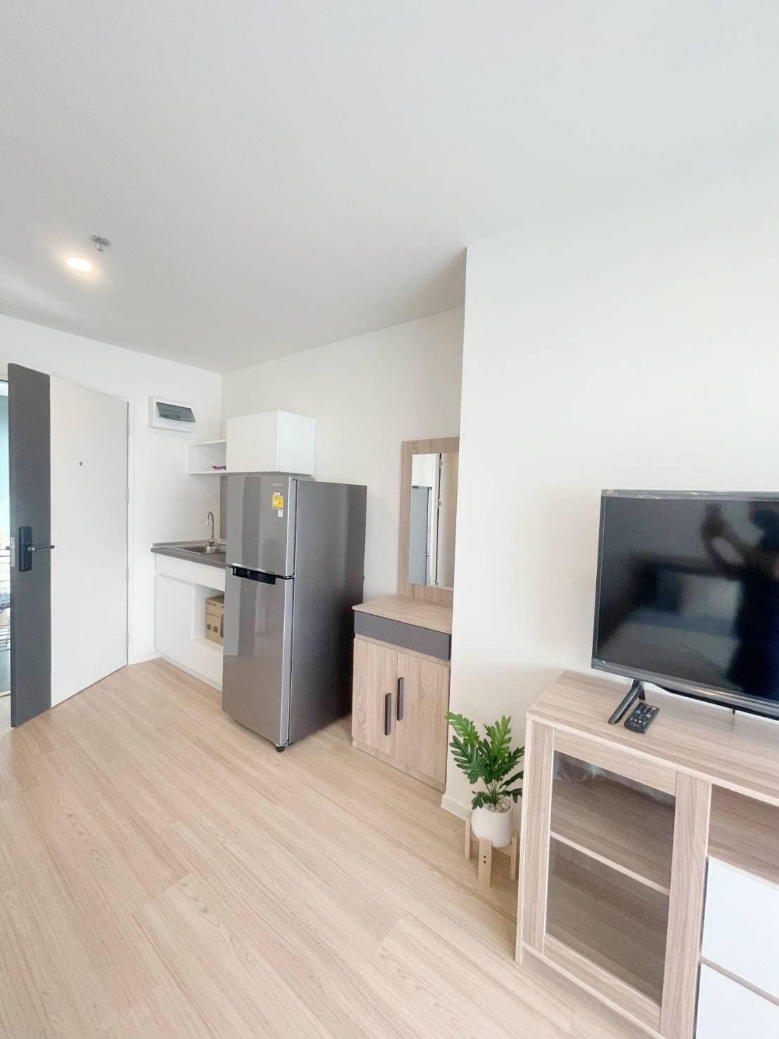 ให้เช่าคอนโด ลุมพินี วิลล์ แจ้งวัฒนะ - ปากเกร็ด สเตชั่น มีเครื่องซักผ้าพร้อมอยู่