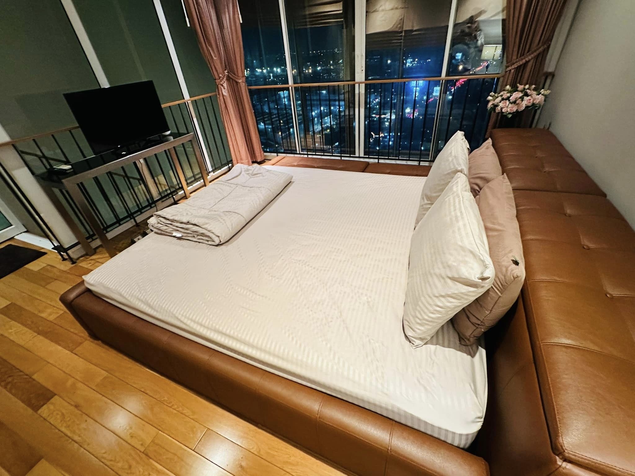 ปล่อยเช่าคอนโด The Emporio Place (ดิ เอ็มโพริโอ เพลส) - Duplex2ชั้น 1ห้องนอน 2ห้องน้ำ 1ห้องนั่งเล่น - ใกล้ BTS พร้อมพงษ์ - ขนาดห้อง 83 ตรม. ชั้น 28