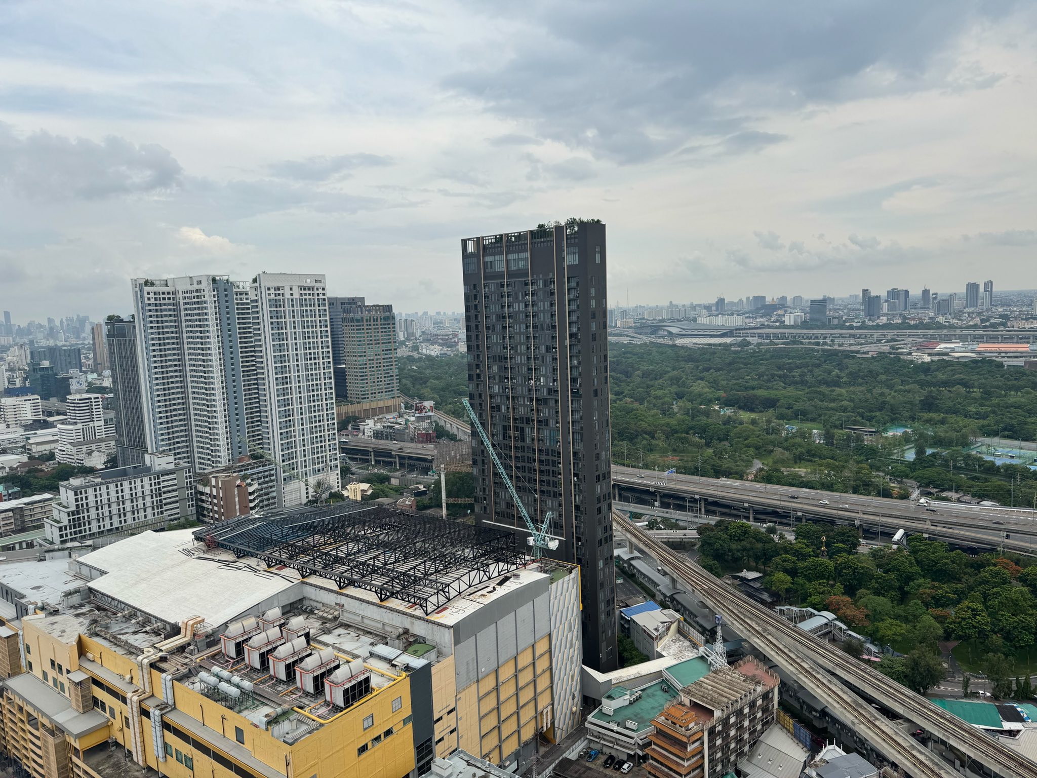 High Rise โซนพื้นที่ BTSห้าแยกลาดพร้าว ให้เช่าห้องแบบ Studio 1ห้องน้ำ 1ครัวปิด คอนโด Life Ladprao Valley (ไลฟ์ ลาดพร้าว แวลลีย์) ขนาดห้อง 29 ตรม. ชั้น 41