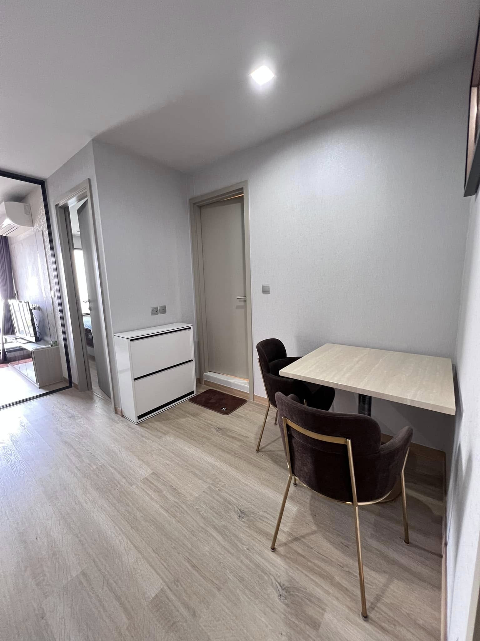 ปล่อยเช่า Life Ladprao (ไลฟ์ ลาดพร้าว) - โซนพื้นที่ BTS ห้าแยกลาดพร้าว 1ห้องนอน 1ห้องน้ำ - ขนาดห้อง 35 ตรม. ชั้น 45 ตึก B - ให้เช่า 22,000 ต่อเดือน