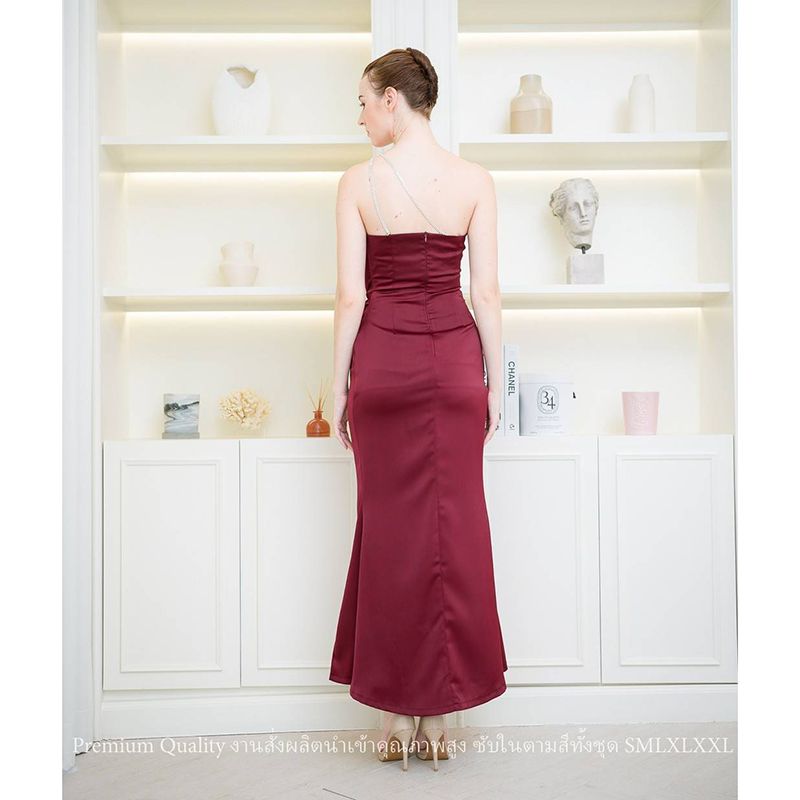 kudapy เดรสยาวสีน้ำตาลอิฐ/สีเลือดหมู/สีกรม/สีชมพูอ่อน ชุดราตรีไหล่เบี่ยงแต่งสายเพชรคู่