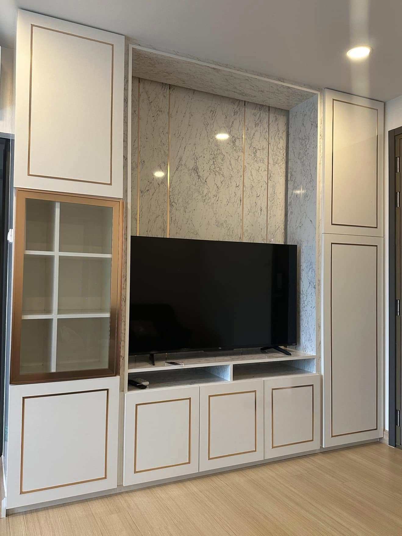 - โซนพื้นที่ MRT พระราม 9 1ห้องนอน 1ห้องน้ำ 1ห้องนั่งเล่น - ขนาดห้อง 33 ตรม. ชั้น 8 - ให้เช่า 18,000 ต่อเดือน