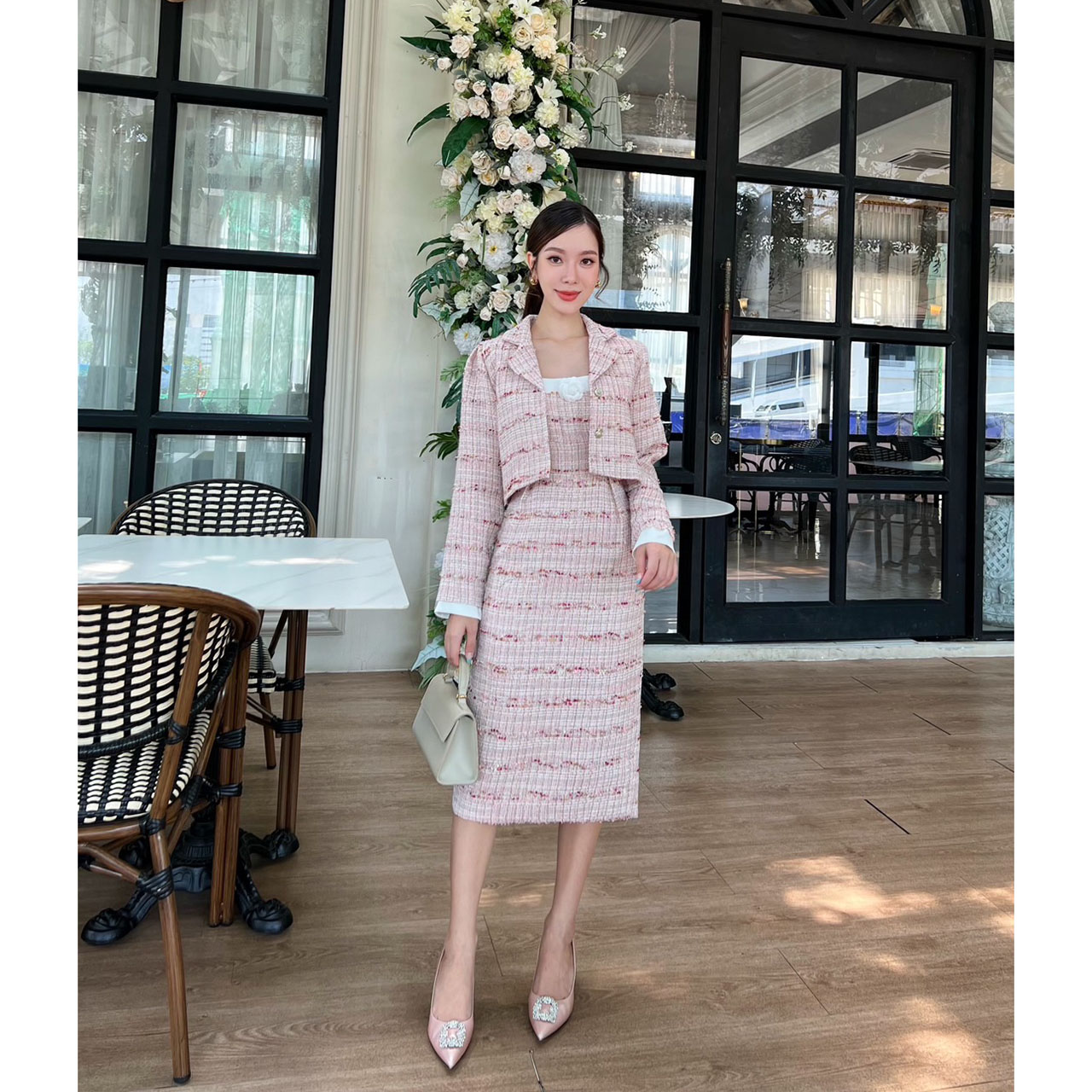 kudapy ชุดเดรสผ้าพรีเมี่ยมทวิตทอลายพิเศษมาพร้อมเสื้อคลุมและดอกไม้ สวยใส่สบาย