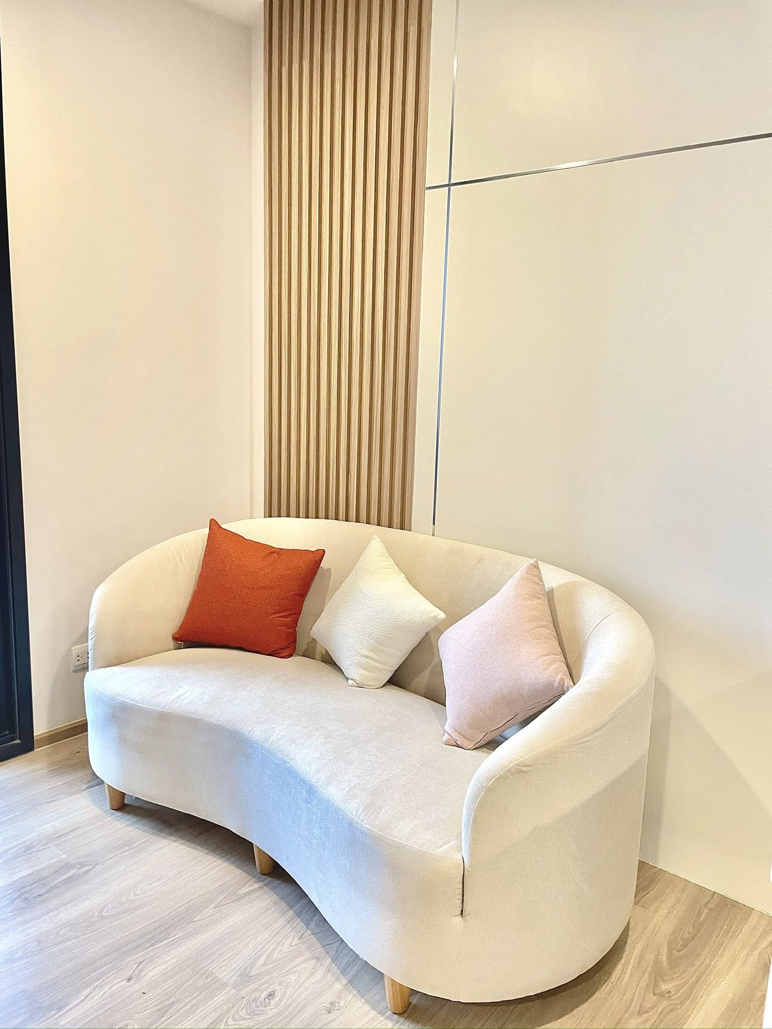 (โอกะ เฮ้าส์ สุขุมวิท 36) High Rise โซนพื้นที่ ถนนพระราม4 ใกล้ BTS ทองหล่อ ให้เช่าห้องแบบ 1ห้องนอน 1ห้องน้ำ มีอ่างอาบน้ำ