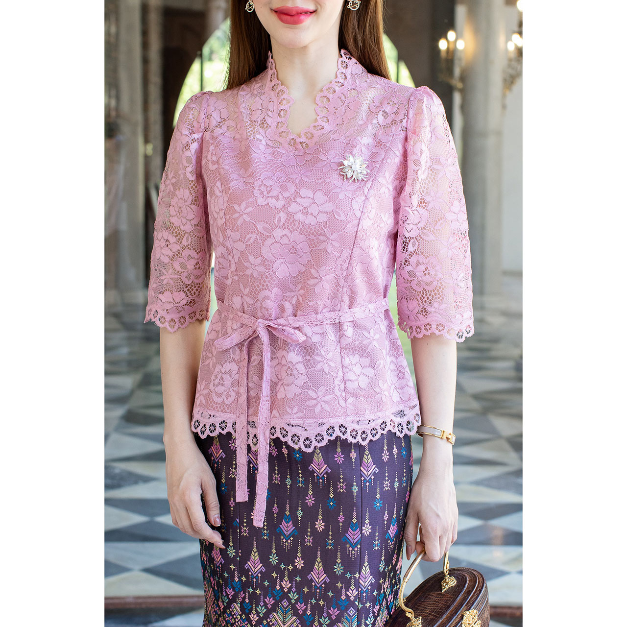 kudapy เสื้อลูกไม้เข้าใหม่ งานเนี๊ยบ ตัดเย็บสวยเรียบร้อย เนื้อผ้าเกรดพรีเมี่ยม อัดกาวทั้งตัว (เฉพาะเสื้อ)