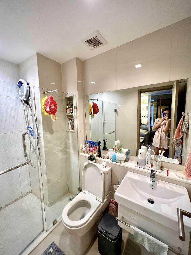 ให้เช่าห้องตกอย่างสวยอย่างดีเครื่องใช้ไฟฟ้าครบสอบถามแอด Line ID : Smile-easy ที่ Life Asoke - Rama 9