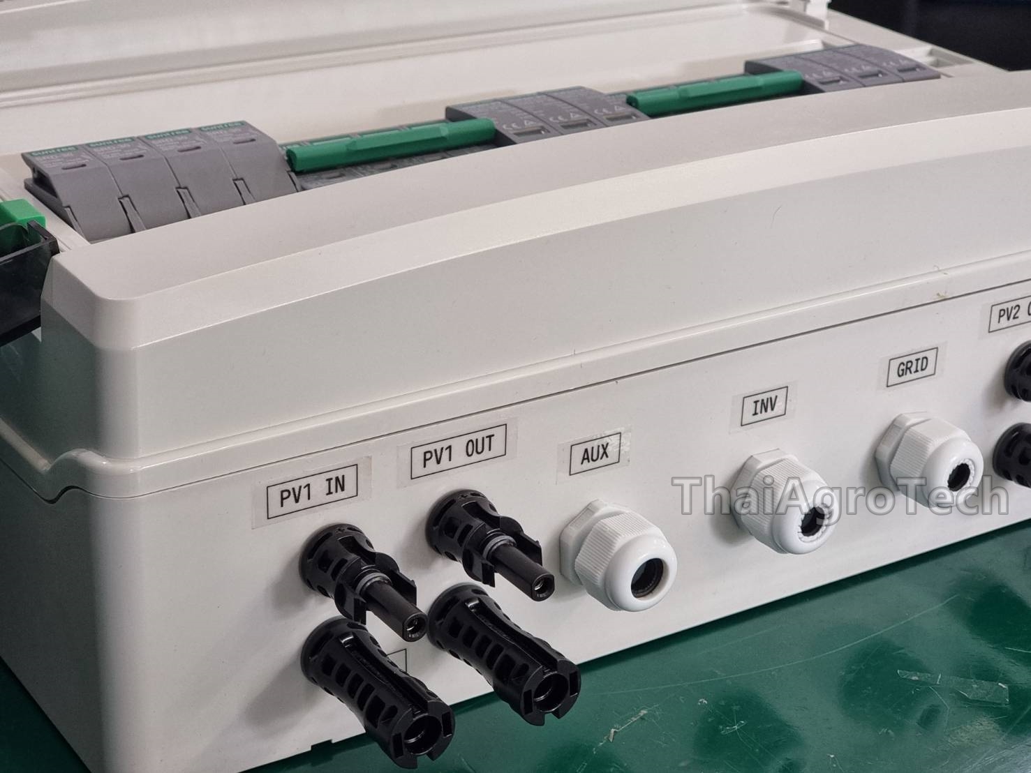 ตู้คอมบายเนอร์ดีซีแบบ 2สตริง 1000โวลท์ DC Combiner Box 2String 1000Vdc for Solar cell system 10-20Kw สำหรับระบบโซล่าเซลล์โดยเฉพาะ รองรับระบบโซล่าเซลล์แบบออนกริดและออฟกริด