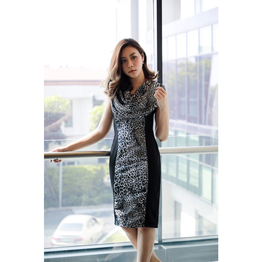 kudapy เดรสสั้นลายเสือแขนกุด สีน้ำตาล สีดำ กระโปรงทรงตรง ผ้ายืดหยุ่น