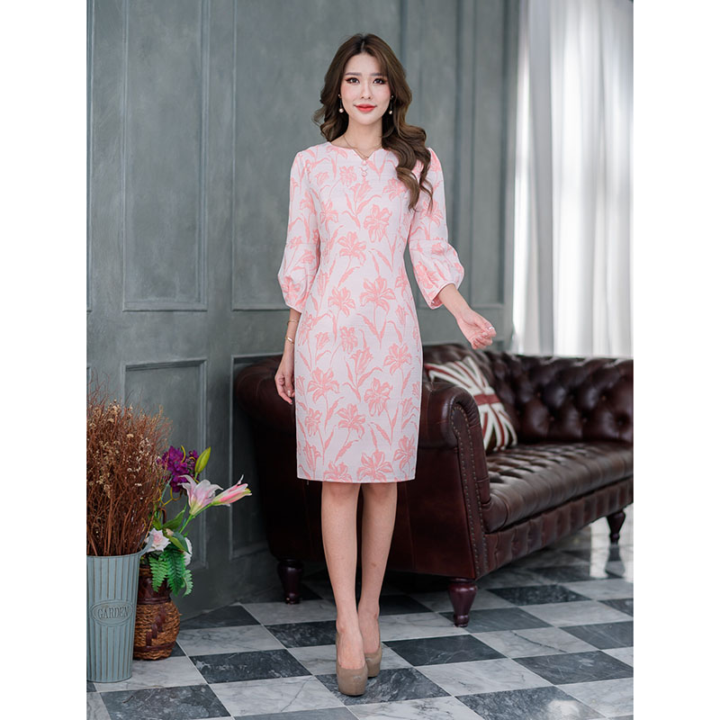 kudapy เดรสสั้นสีโอรสอ่อน/สีโอรสเข้ม(ออกส้ม) ทรงสวยดีไซน์แขนบอลลูน ดีไซน์แตกต่างจากรุ่นเดิมเล่นดีเทลแต่งกระดุมช่วงอกเพิ่มความเก๋ และคอจะเป็นคอกลมผ่าสวยงาม