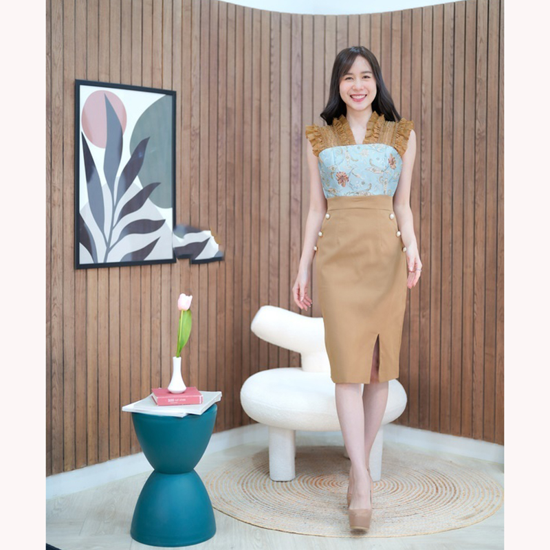 kudapy เดรสสั้นสีน้ำตาล/สีชมพู แขนกุดอกปักลายแต่งกระดุม