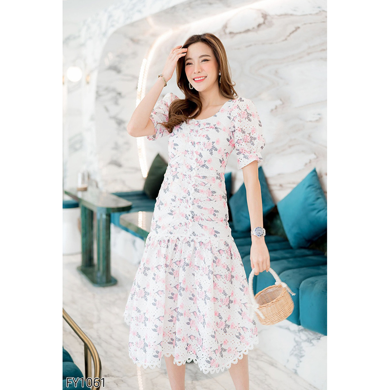 kudapy เดรสสั้นสีเหลือง/สีชมพู คอเหลี่ยมแต่งระบายลูกไม้ลายดอกไม้