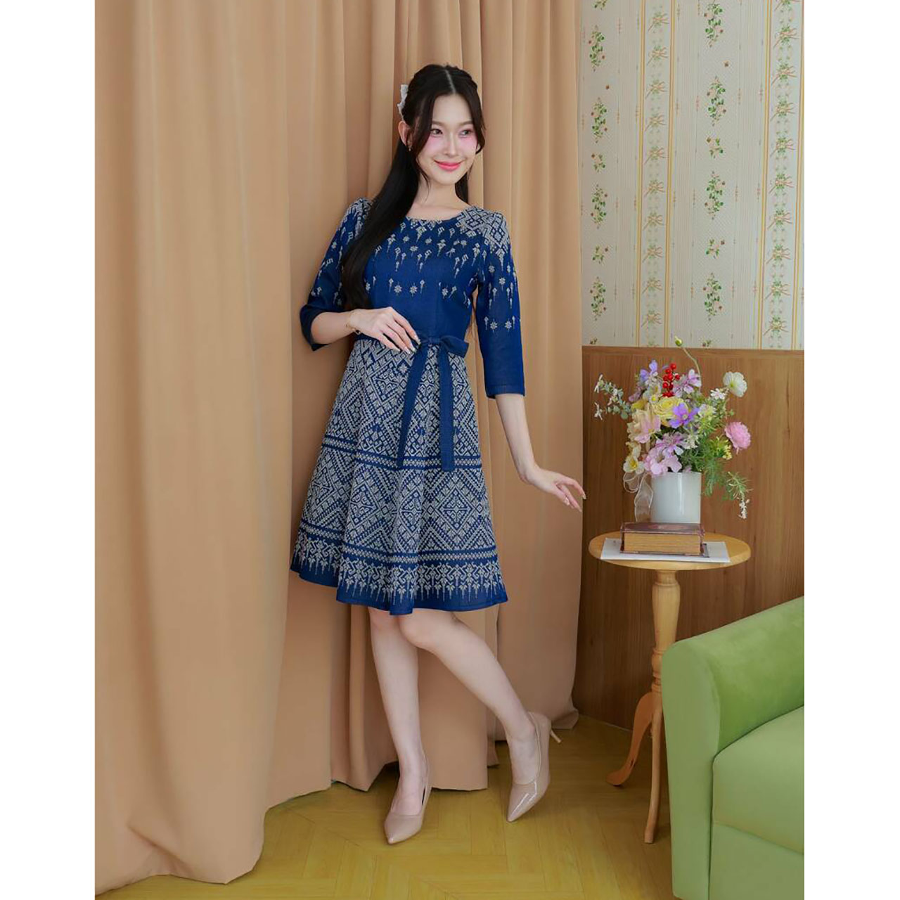 kudapy เดรสสั้น ผ้าไทยแขนยาวศอกเอวแต่งโบว์