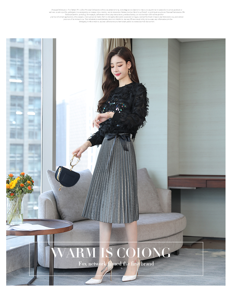 kudapy ชุด set เสื้อสีดำ และกระโปรงสีเทาเงิน สวยหรูมากๆๆค่ะ